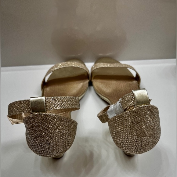 Dream Pairs Ingrid Size 10 Women’s Low Wedge Heel With Ankle Strap - Picture 3 of 10